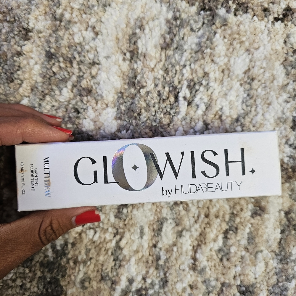 HudaBeauty Glowish skin tint